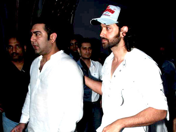 bollywood stars at sujit kumars prayer meeting 22