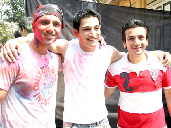dia and arshad promote hum tum aur ghost at zooms holi party 21