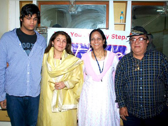dimple kapadia with ngo kids at cancer prevention event 4