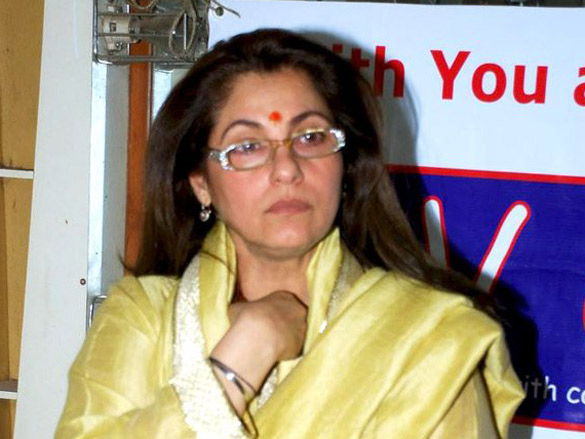 dimple kapadia with ngo kids at cancer prevention event 7
