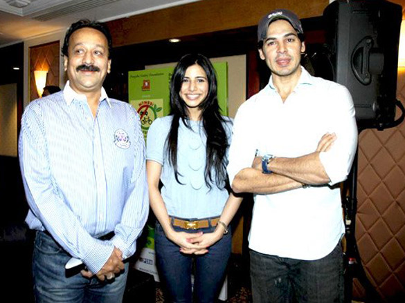 dino morea and sonia mehra grace beautiful bandra media meet 4