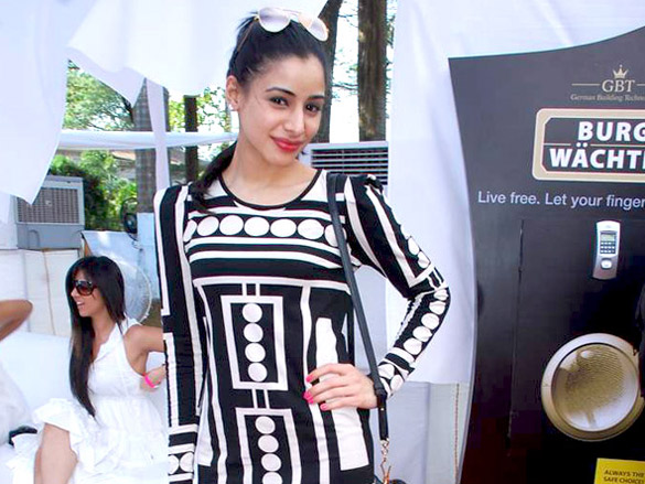genelia dsouza and sonia mehra at elle race 5