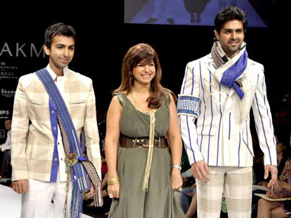 harman baweja walks the ramp for babita malkani at lakme fashion week 2010 3