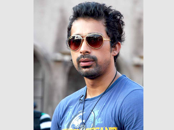 irrfan khan and rannvijay singh on the sets of mtv roadies 13