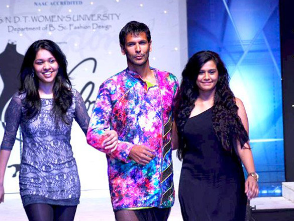 jackky bhagnani milind soman with top models on the ramp for sndt show 3