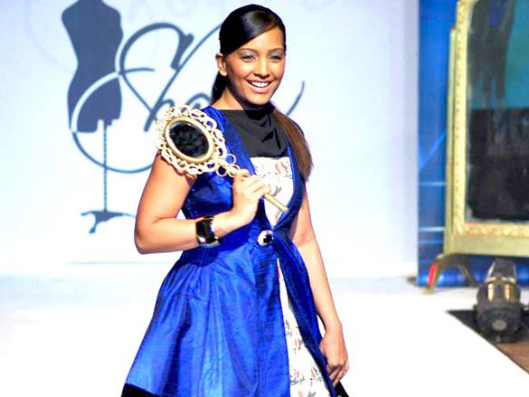 jackky bhagnani milind soman with top models on the ramp for sndt show 6