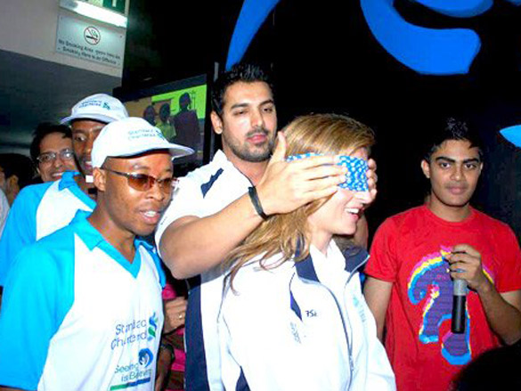 john abraham promotes mumbai marathon 2010 7
