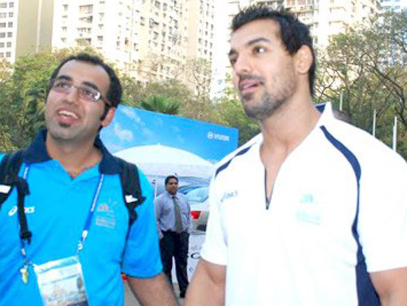 john abraham promotes mumbai marathon 2010 11