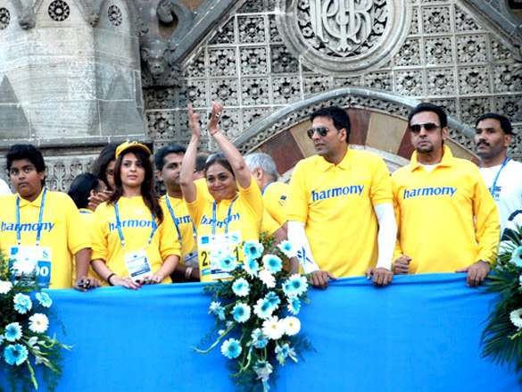 john akshay vidya genelia and ritesh at scmm marathon 9