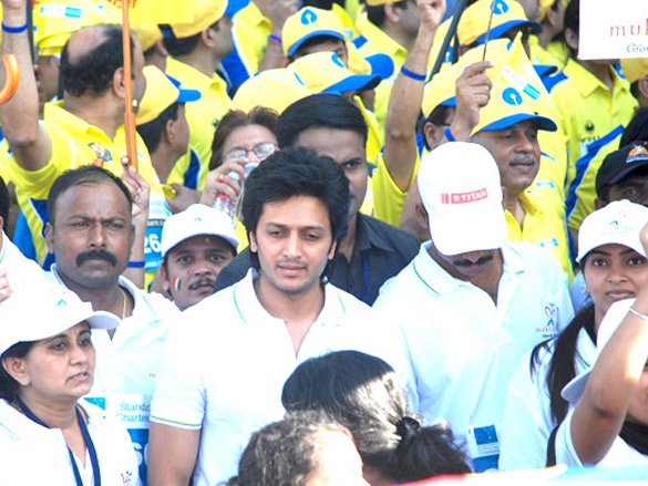john akshay vidya genelia and ritesh at scmm marathon 17