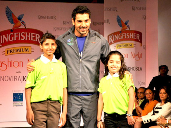john dino and rahul bose walk at kingfisher fashion night 5