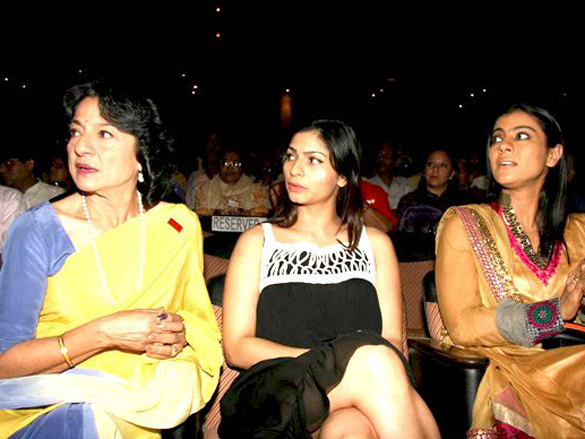 kajol tanuja and tanisha together for dignity donor 10