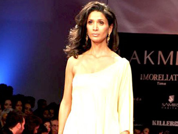 maheep and mehr sizzle for malani ramani at at lakme fashion week 2010 4