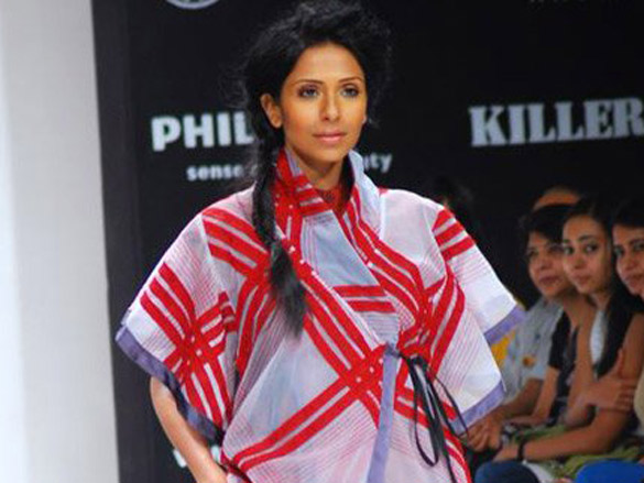 models walk the ramp at neha agarwals show at lakme fashion week 2010 3