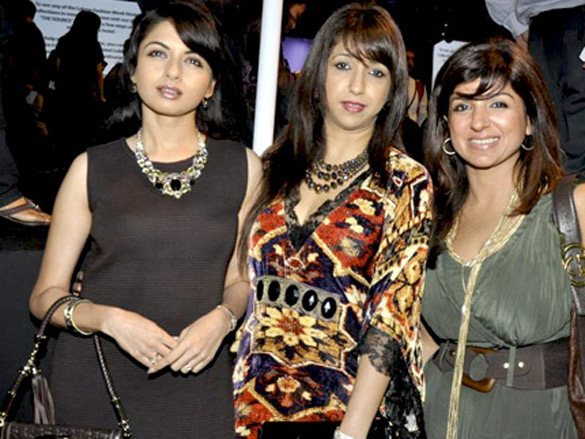 mugdha walks the ramp for pria kataria puri at lakme fashion week 2010 12