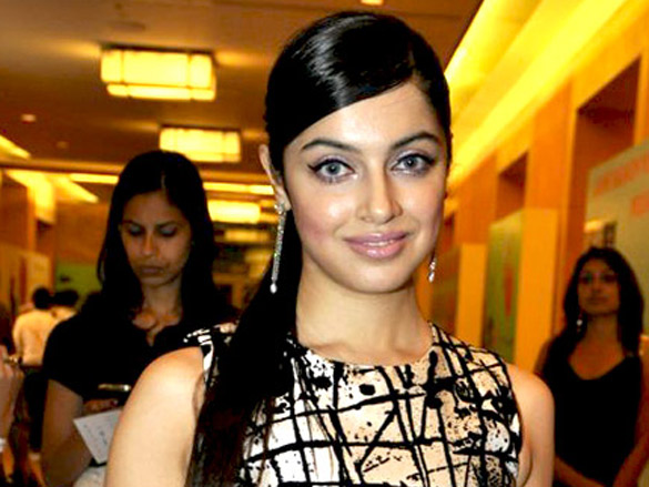 mugdha walks the ramp for pria kataria puri at lakme fashion week 2010 18