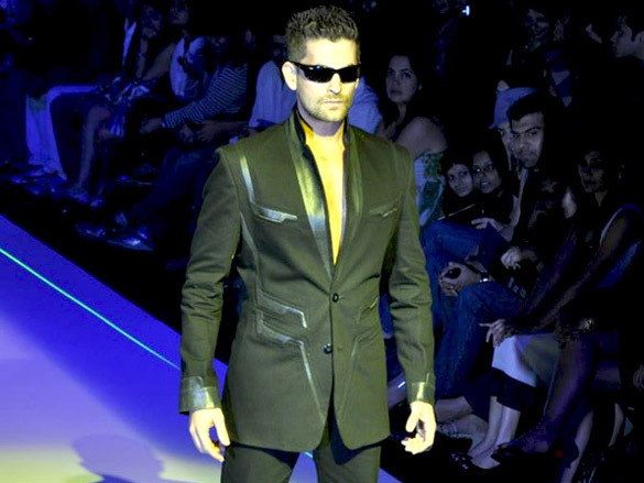 neil nitin mukesh walks for narendra kumar at lakme fashion week 2010 7