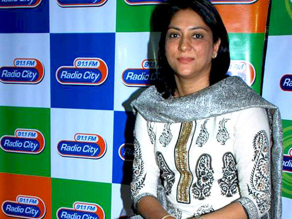 priya dutt at radio city 91 1 fm to campaign for no vehicle day 7