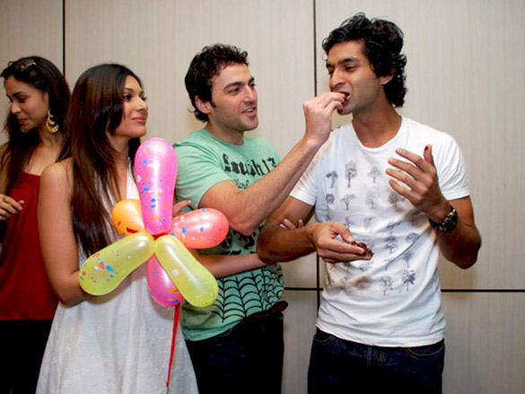 purab kohlis birthday celebration with the star cast of hide seek 4