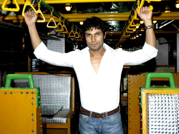 ritesh deshmukh launches khaugalli 8