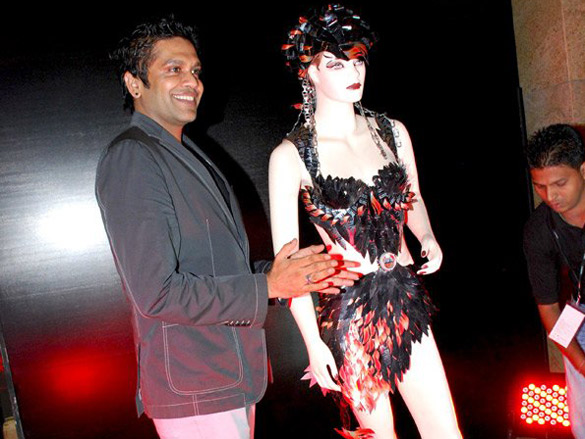 rocky s unveils the burn design at lakme fashion week 2010 3