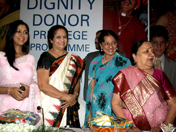sakshi tanwar and tanuja at dignity donor event 2