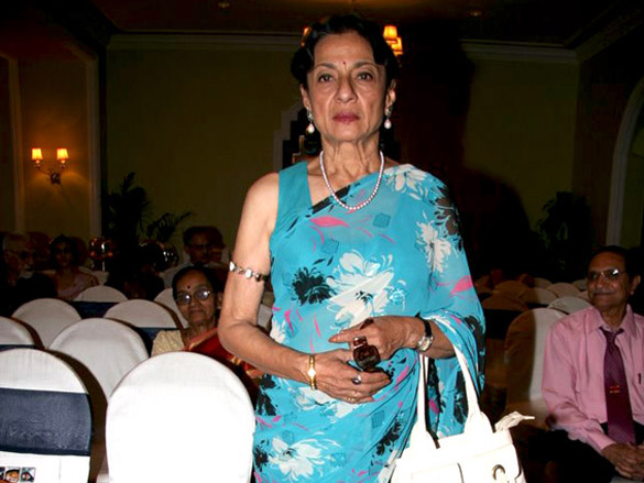 sakshi tanwar and tanuja at dignity donor event 9