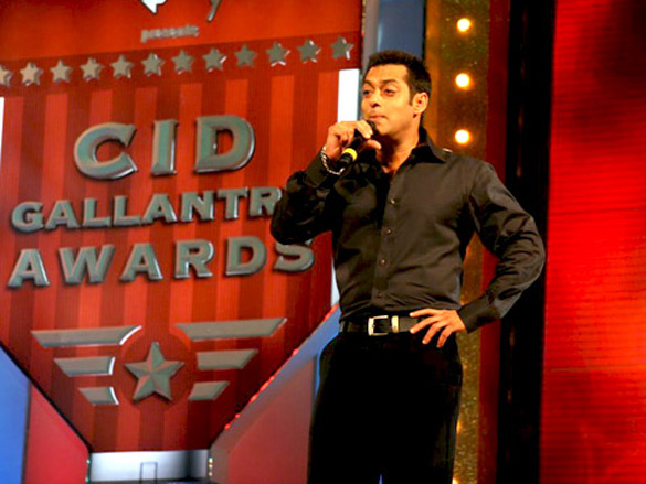salman khan at cid gallantry awards nite 24