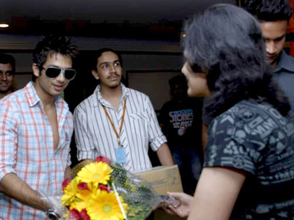 shahid kapoor promotes film paathshaala at radio city 91 1 fm 7
