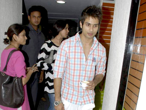 shahid kapoor promotes film paathshaala at radio city 91 1 fm 9