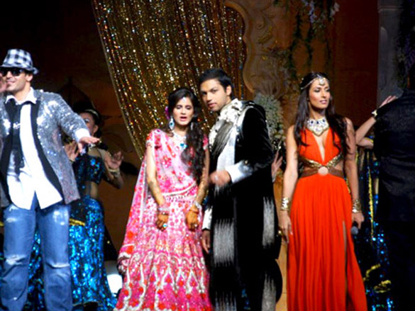 shahrukh bipasha and malaika at dhoots sons wedding 6