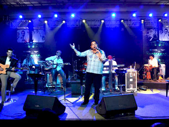 shankar ehsaan loy perform at standard chartered and taj lands end dinner 3