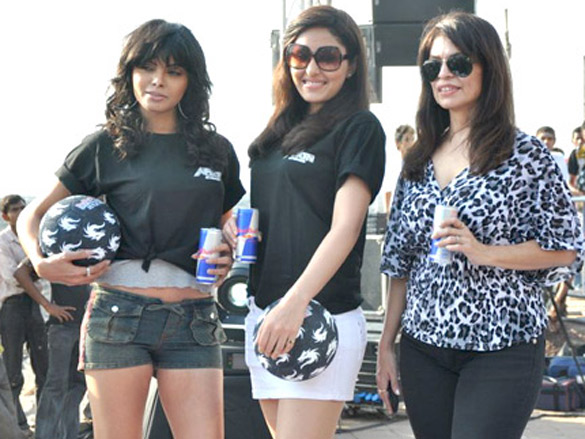 sherlyn chopra and pooja chopra grace redbull freestyle football finale 2