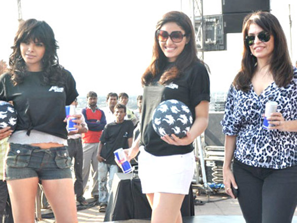 sherlyn chopra and pooja chopra grace redbull freestyle football finale 3