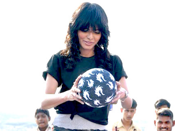 sherlyn chopra and pooja chopra grace redbull freestyle football finale 8