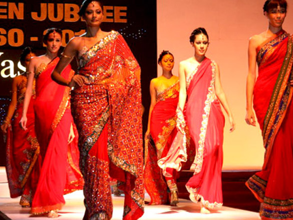 smilie suri walks for rachna sansads fashion show 10