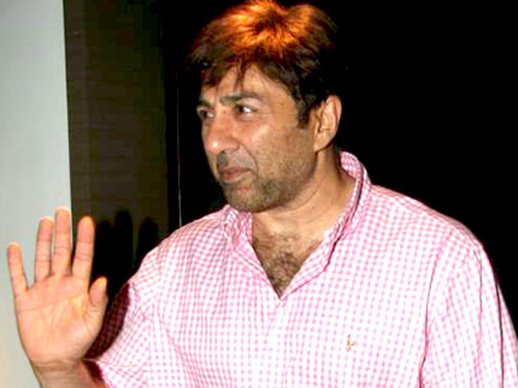 sunny deol and mithun at veer special screening 4