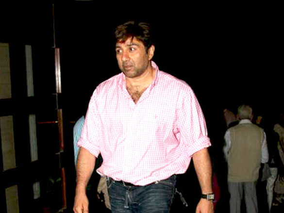 sunny deol and mithun at veer special screening 13
