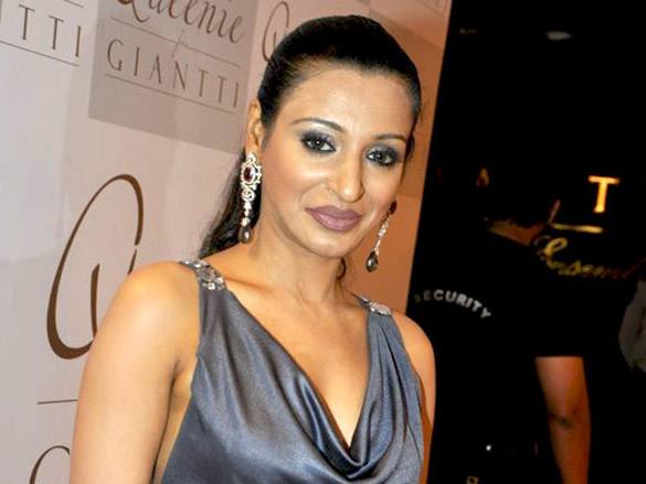 sushmita and lara dutta grace queenie dhodys giantti launch 31