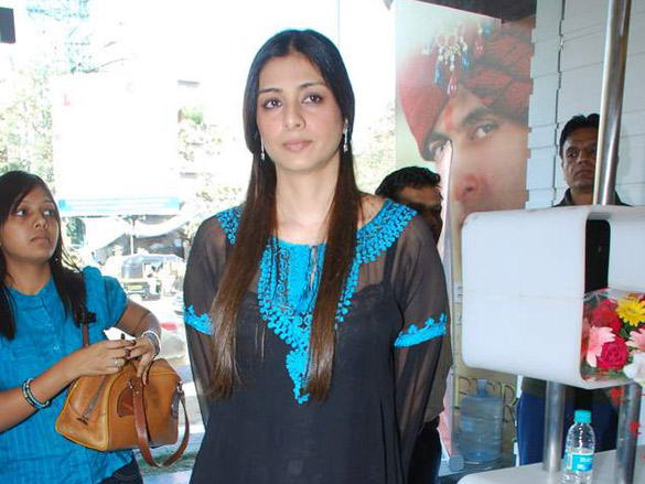tabu and sharman joshi unveil libas summer collection 11