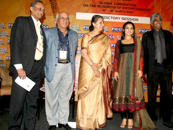 vidya balan and yash chopra at ficci frames 2010 ending session 2