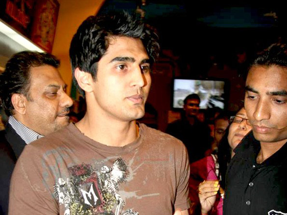 vijender singh at milestones game 4 you new game store launch 7