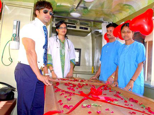 yash birla launches indias first mobile spine clinic 3