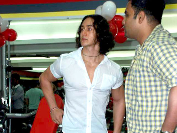 tiger shroff ruslaan and kailash kher launch snap fitness 247 gym 8