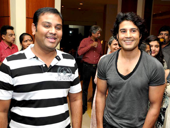 kunal kapoor and sanjay gupta at gallerie angel arts exhibition 8