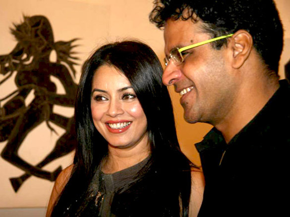 mahima and manoj bajpai grace poet and artist kiran chopras exhibition 3