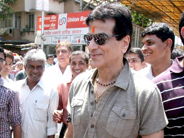 mahesh manjrekar seeks blessing at siddhivinayak for his film city of gold 9