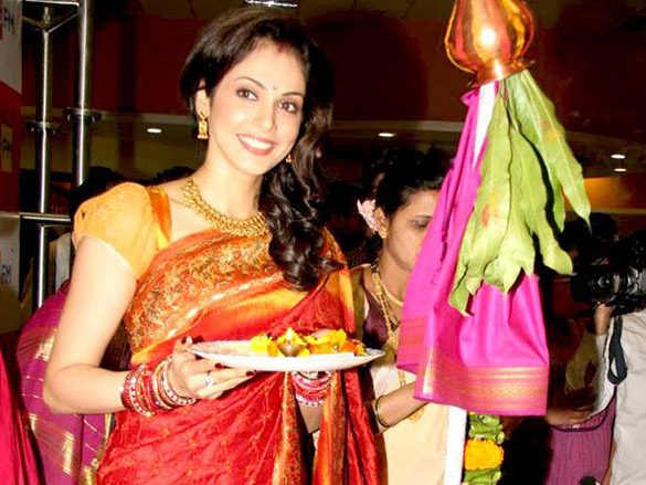 eesha koppikhar celebrates gudipadwa at 92 7 big fm 6