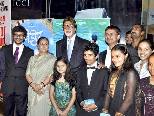 bachchan family at the premiere of marathi film vihir 3