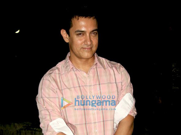 aamir khan celebrates diwali with a card party 2